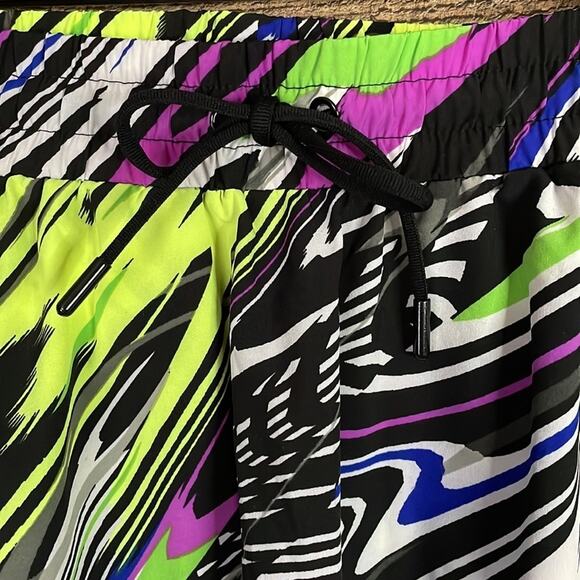 Fabletics Mikah Carnival Athletic Skirt With Pockets Neon Zigzag Pattern SZ XS - Picture 2 of 8